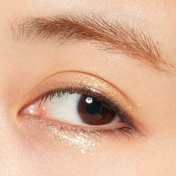 夏の視線は私がいただく!存在感大な夏のギラギラグリッターメイクが可愛すぎる♡の画像